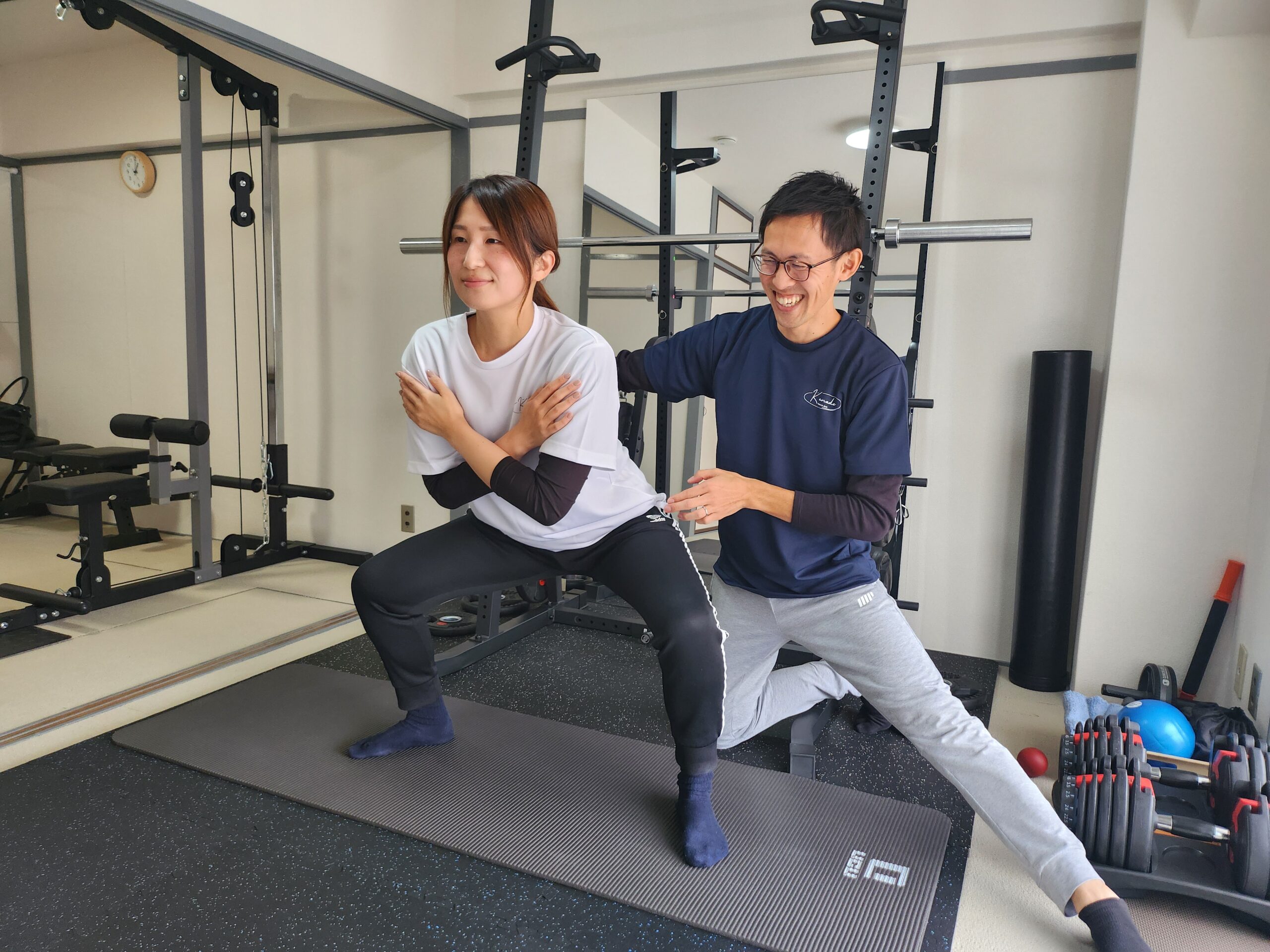 スクワットをする女性